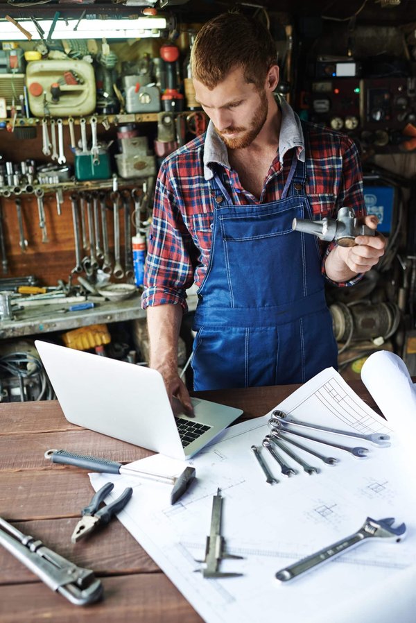 What Is the Best Quick Detailer Spray for Maintaining the Shine on a Black Tesla Model S?